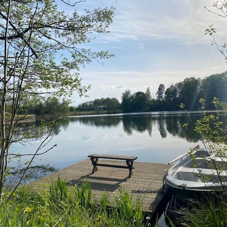 Miedzy Wodami - Domki Na Mazurach Mikołajki Bagian luar foto