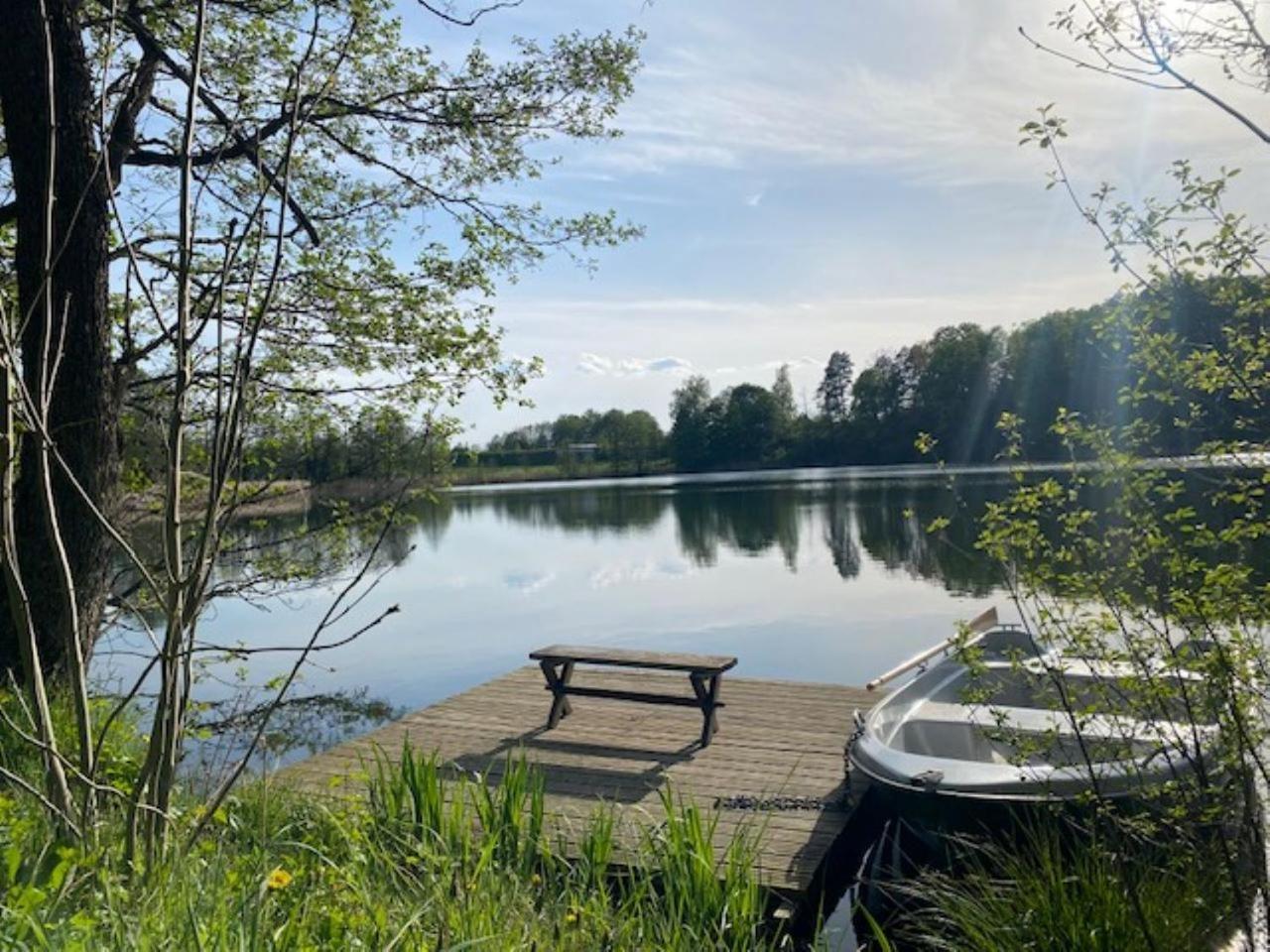 Miedzy Wodami - Domki Na Mazurach Mikołajki Bagian luar foto